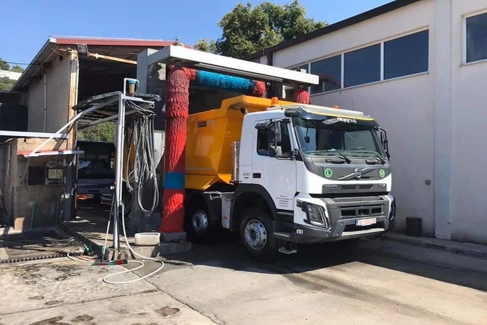 Truck wash equipment